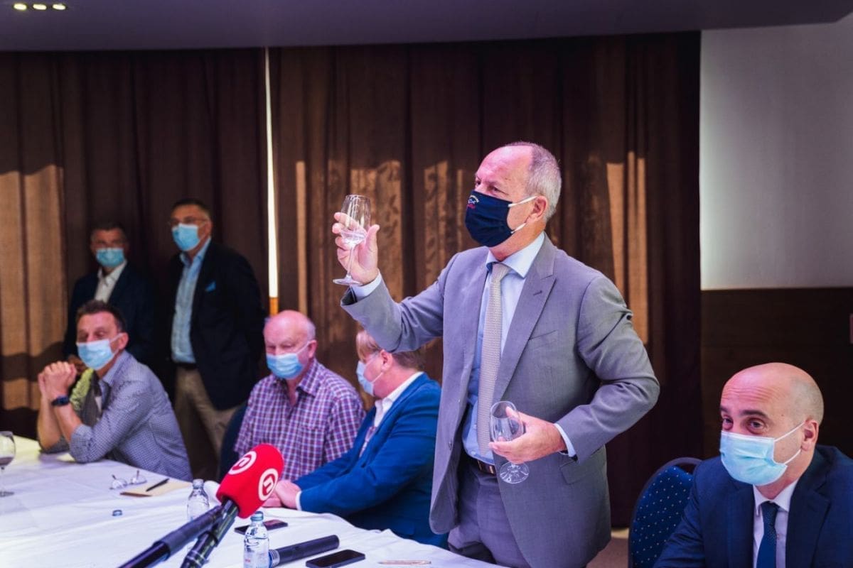 9-14-omis-englezi-dugi-rat-24