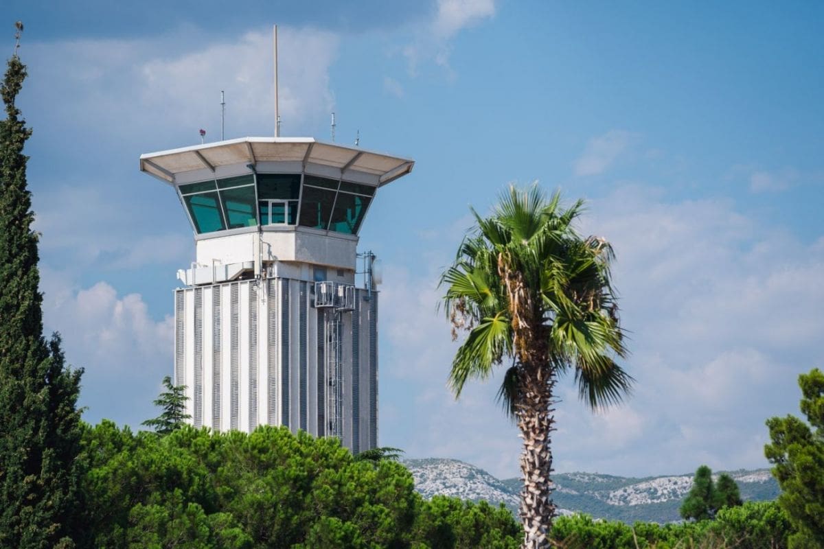 Do podne je u Split sletilo 30 aviona. Očekuje ih se 220