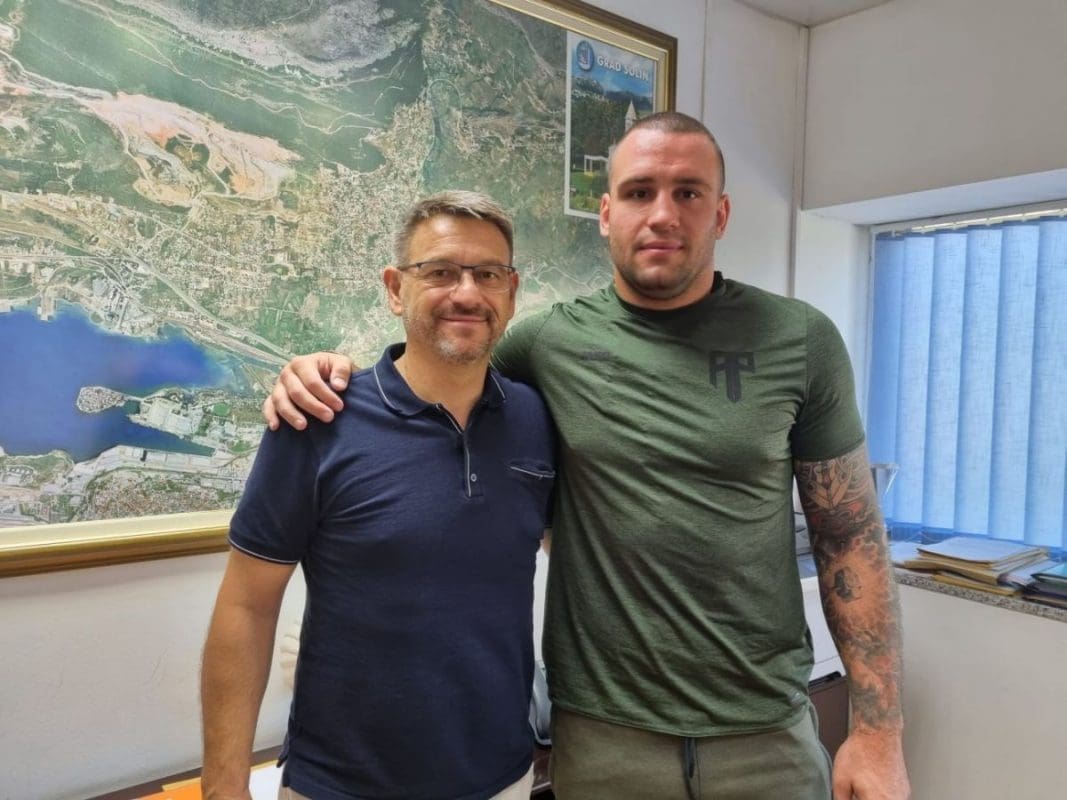 Solinski gradonačelnik primio boksača Antonija Plazibata: "Velika je čast imati u svom gradu sportaša koji pripada samom vrhu Gloryjeve teške kategorije"