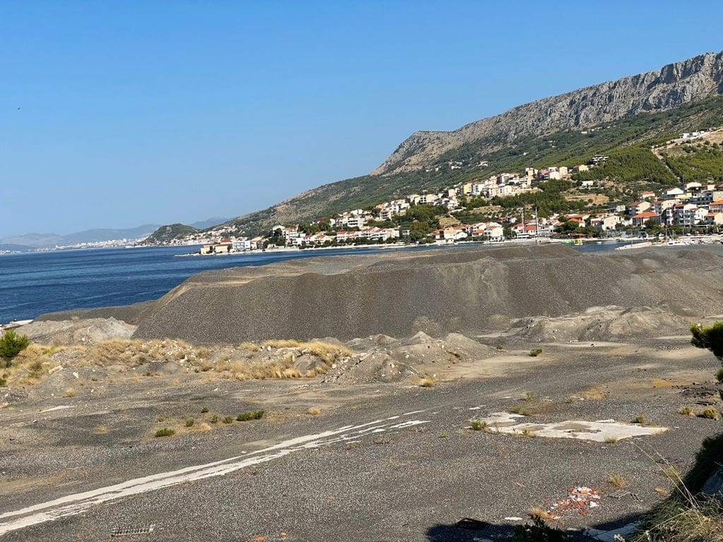 Udruga Sunce Split pruža podršku stanovnicima Dugog Rata u iznalaženju najprihvatljivijeg rješenja za okoliš na području bivše tvornice Dalmacija