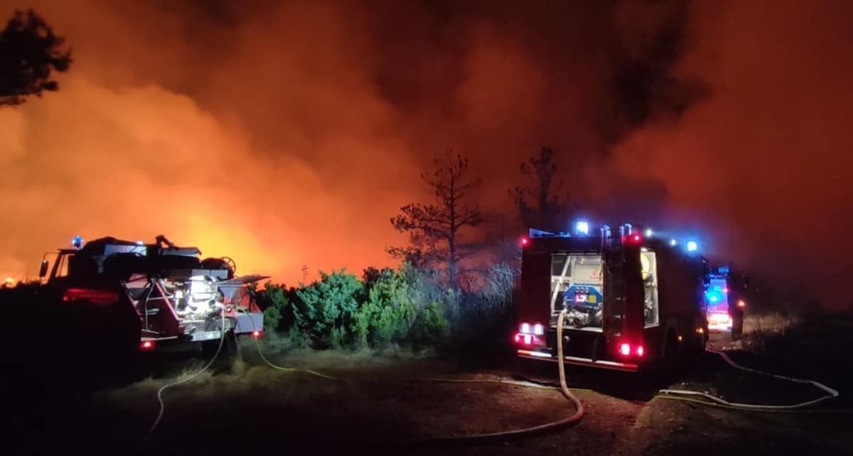 STANJE NA DALMATINSKIM POŽARIŠTIMA Borba je trajala cijelu noć, a jedan vatrogasac je ozlijeđen