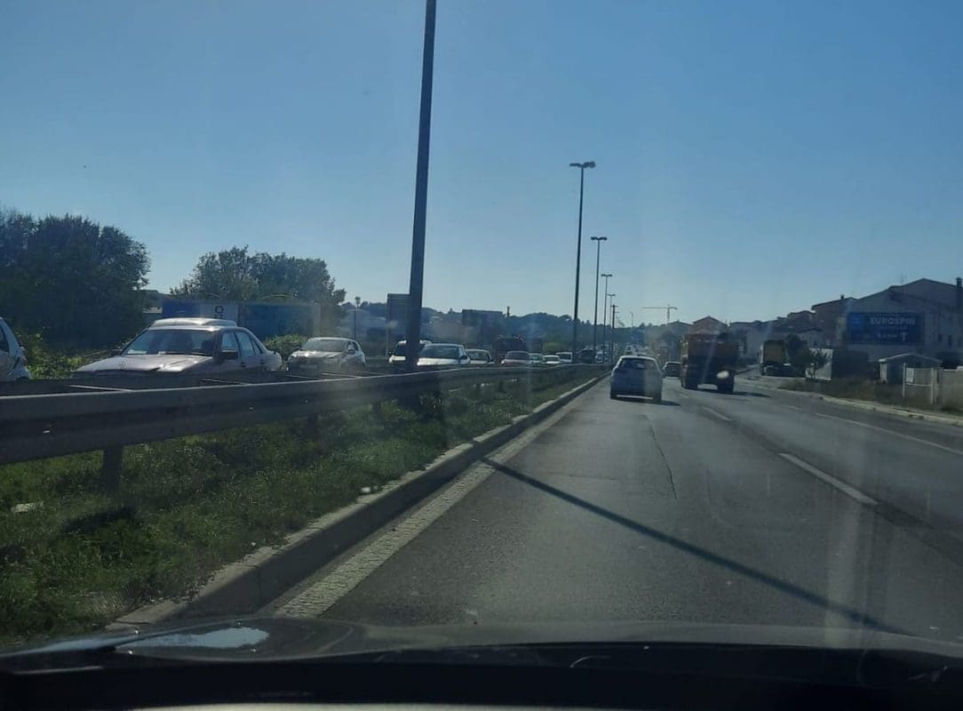 NESNOSNE GUŽVE U smjeru Omiša se stoji na mjestu i po pola sata: "Stvarno je više neizdrživo"