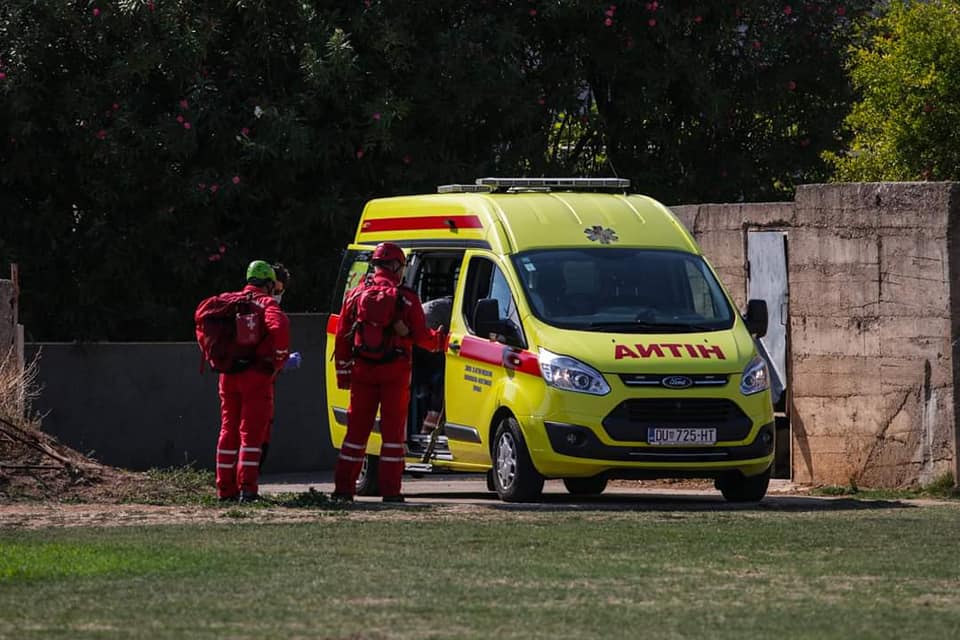 NESREĆA NA PAKLENICI Odlomio se komad stijene, žena teško ozlijeđena