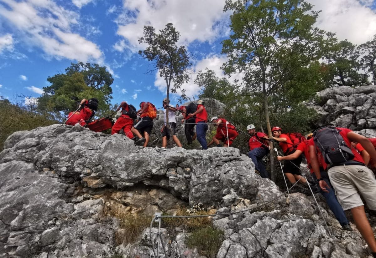 Žena ozlijeđena u kanjonu Cetine, spašavalo je 16 HGSS-ovaca