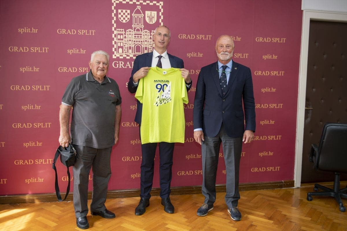 90. MRDUJSKA REGATA Dešković i Širola na prijemu kod gradonačelnika Puljka