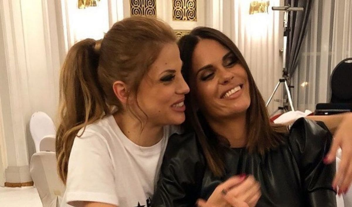 "LJUBAV JE TO" Viktorija Rađa pozirala s Lejlom i nešto upitala Tarika. Evo o čemu je riječ