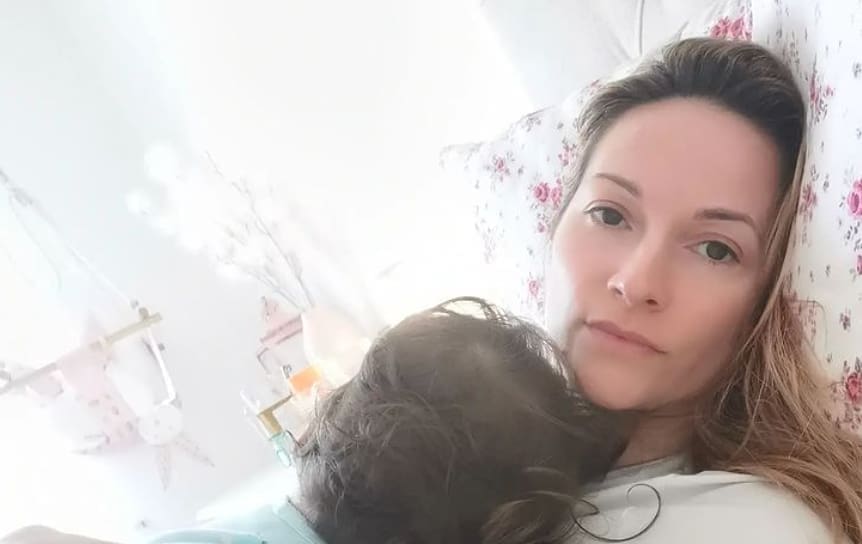 "PONEKAD ŽELIM VRIŠTATI" Hrvatska pjevačica otkrila detalje borbe s koronom: "Nemam temperaturu nakon 12 dana"