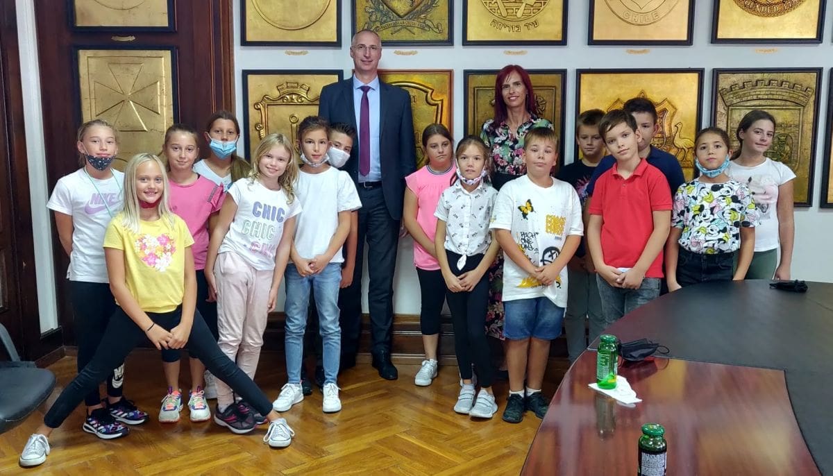 Učenici O.Š. Tučepi u sklopu posjeta Splitu posjetili gradonačelnika Puljka