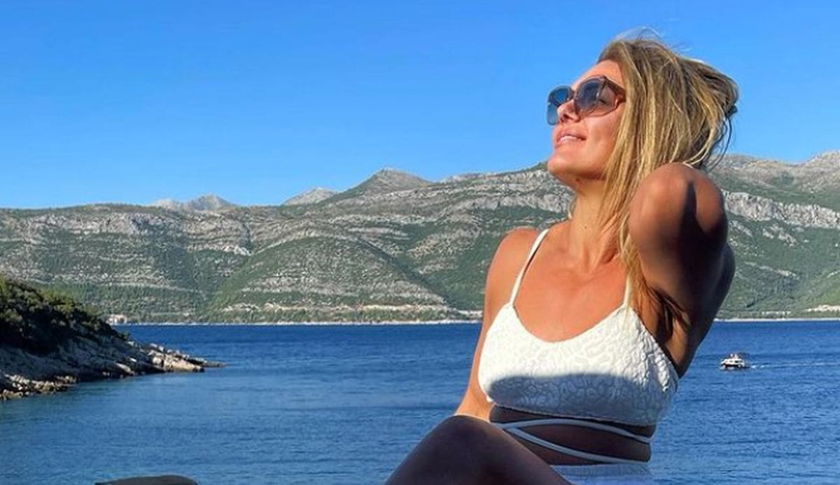 IZAZOVNA ATLETIČARKA Sandra Perković pozirala u kratkoj haljnici, pažnju privukle natikače od 5.000 kn