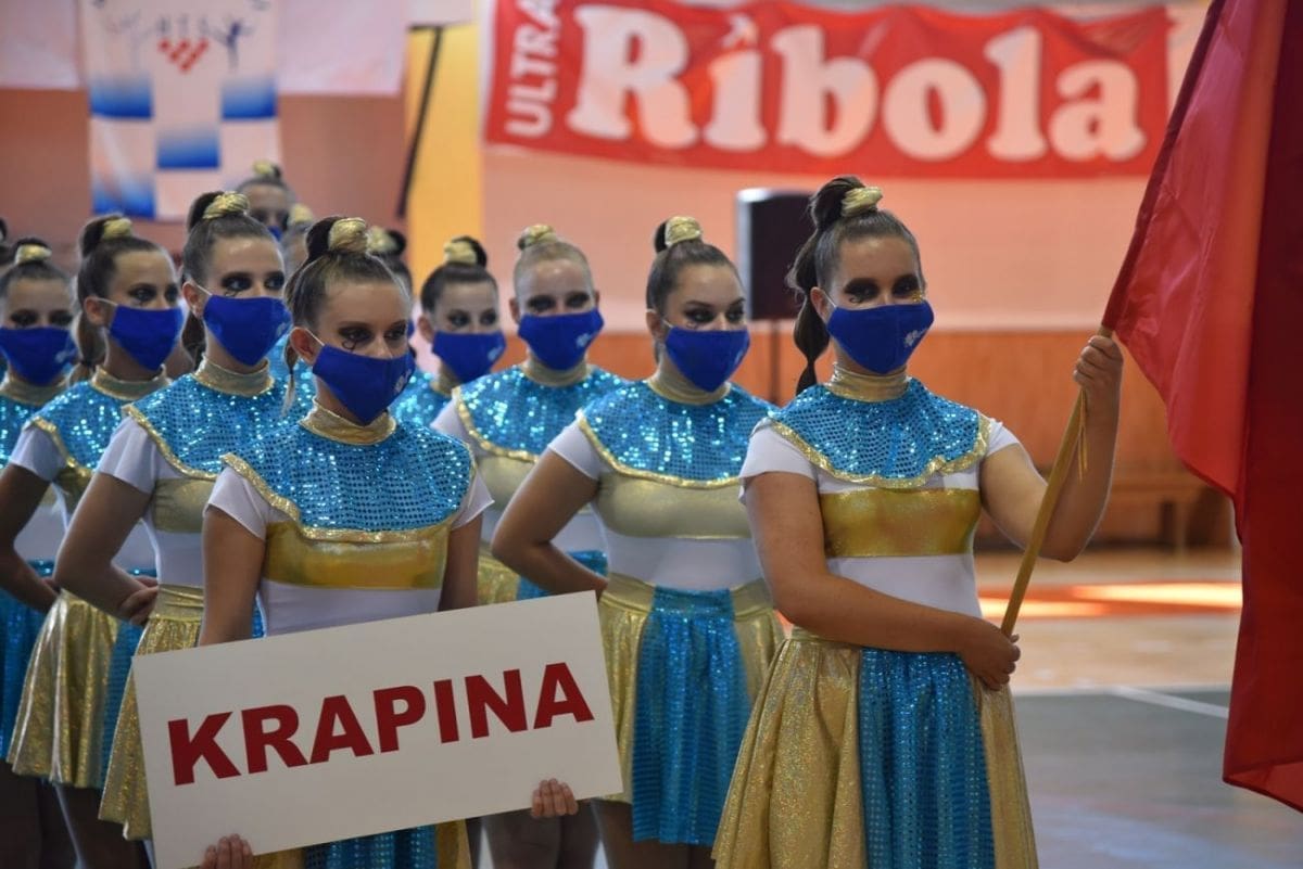 PLES I ZABAVA U KAŠTELIMA Mnogi uživaju u prizorima državnog prvenstva u mažoret natjecanju