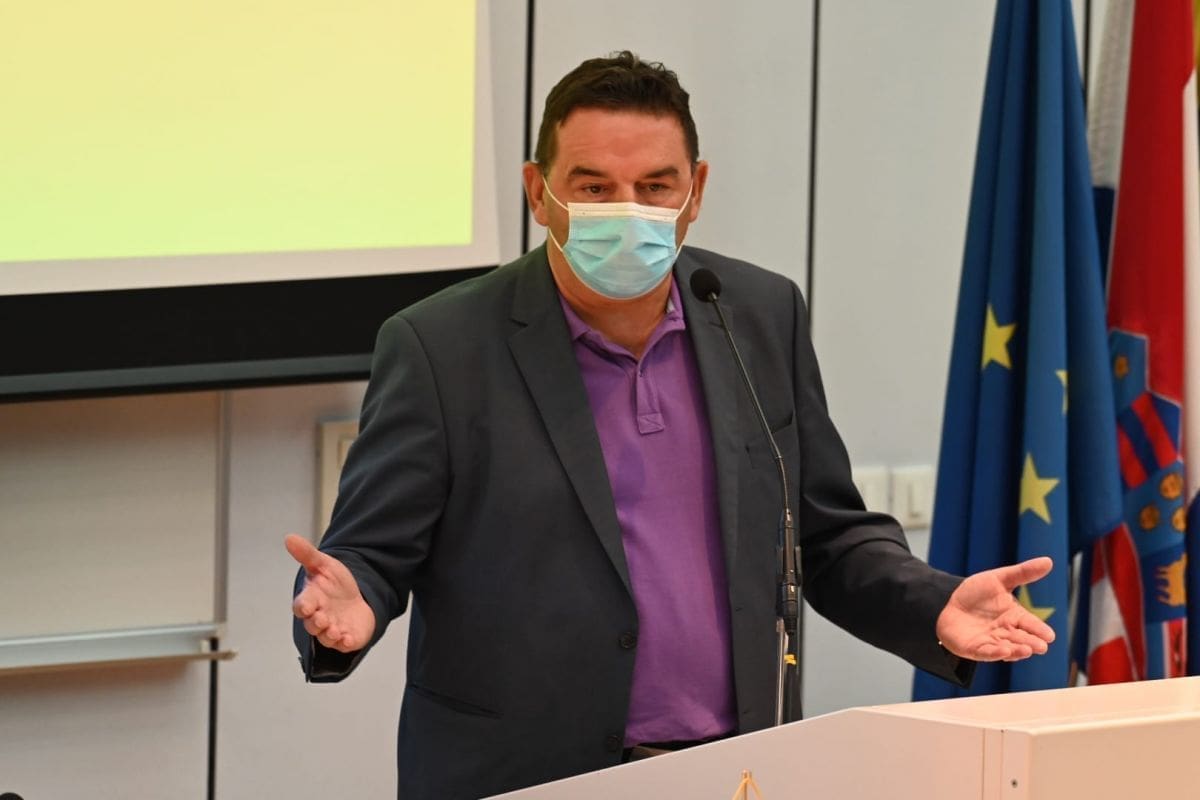 DRAMATIČNO NA SKUPŠTINI Škaričić MOST-ovki: "Da niste žensko, drugačije bih vam odgovorio"