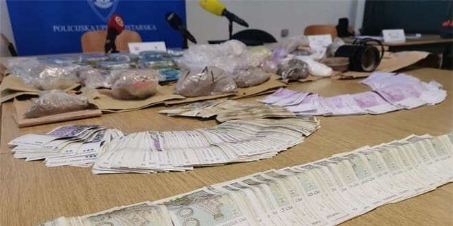RAZBIJEN VELIKI NARKO LANAC Pronašli više od milijun kuna i 19 kilograma heroina, na granici rekli da idu na sastanak