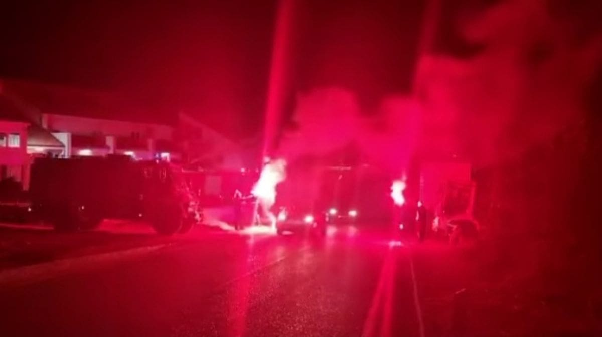 OVAKO FEŠTAJU VATROGASCI Ženidba vatrogasca iz Dalmacije nije prošla bez prizora za pamćenje