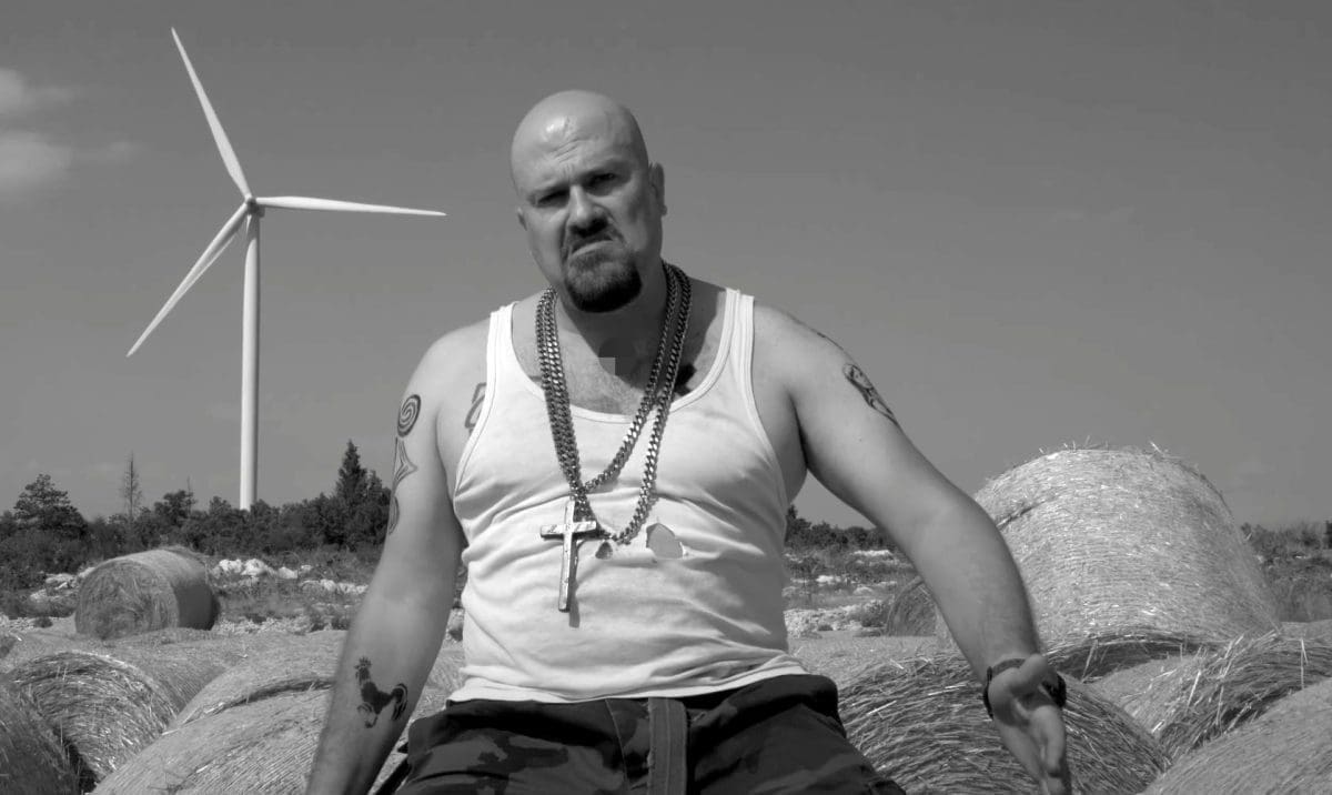 RAZBIJESNIO LIJEVE I DESNE "Muško na muško, e neš!": Je li pjevač iz Zagore opjevao homoseksualce ili radikalne desničare?