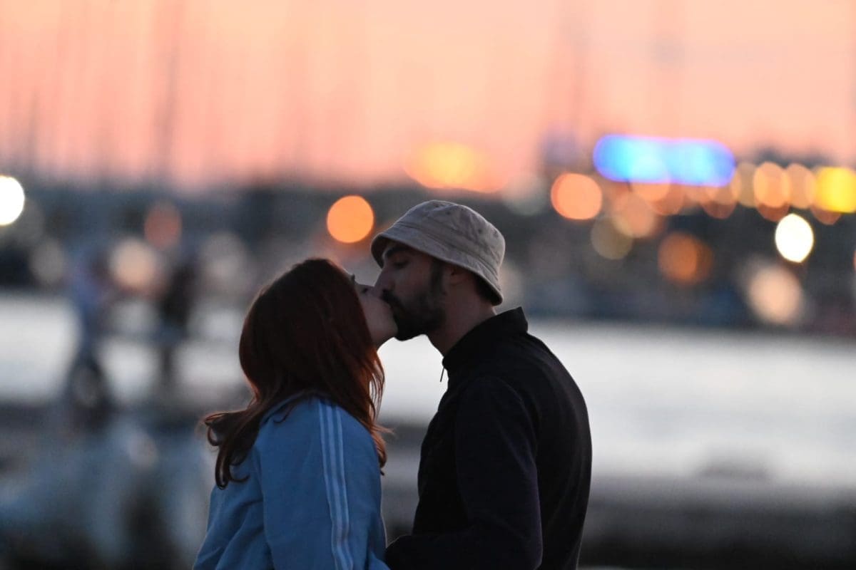 KAKVA ROMANTIKA NA RIVI Još je sve puno turista, evo dokaza da je Split grad ljubavi