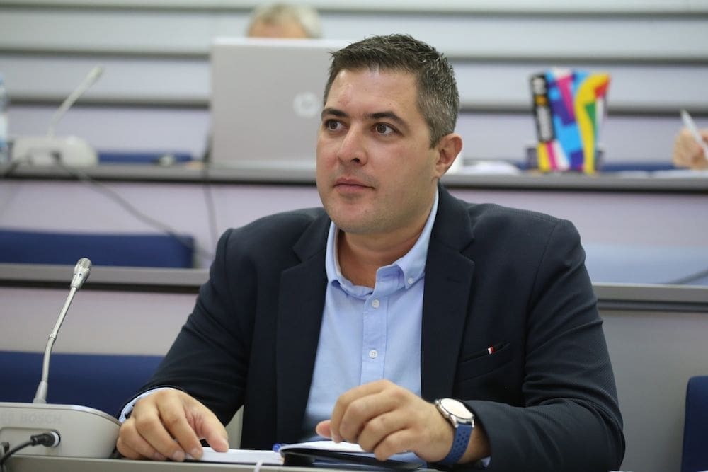 HDZ-ov vijećnik nakon izglasavanja naplate parkinga oko KBC-a Split: "Puljak nema obzira prema pacijentima, bolesnicima i njihovim obiteljima"