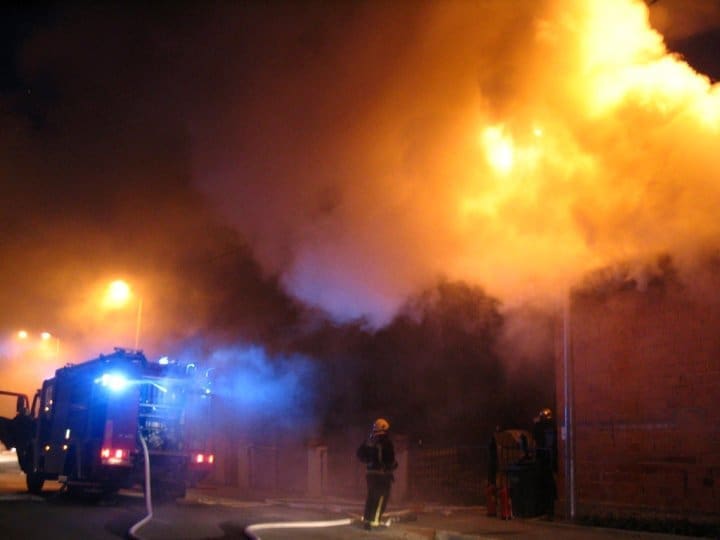 UŽAS U ZAGREBU U požaru stana poginuo muškarac, žena opečena i u stanju šoka prebačena u bolnicu