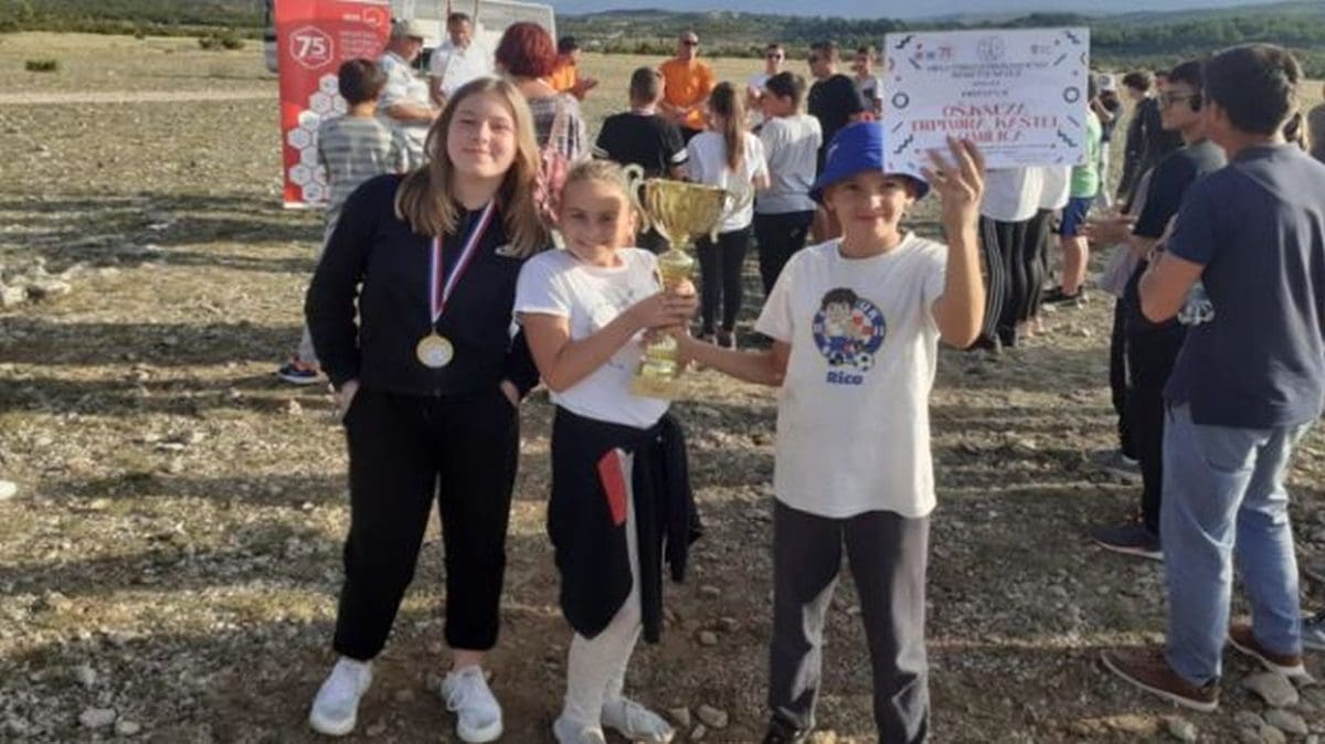 RAKETNO MODELARSTVO Mladim tehničarima iz Gomilice prvo ekipno mjesto, a Dini titula državne prvakinje