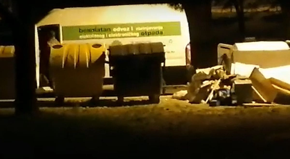 SRAMOTAN PRIZOR USRED SPLITA Ovaj kombi bi trebao besplatno zbrinuti vaš otpad. Nemojte zaplakati od tuge