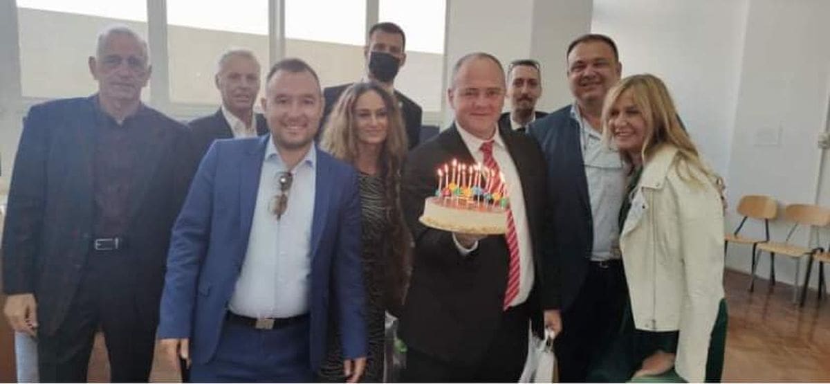 VESELO NA SJEDNICI GRADSKOG VIJEĆA Zamjenik gradonačelnika proslavio rođendan: "Ja od danas u penziji"