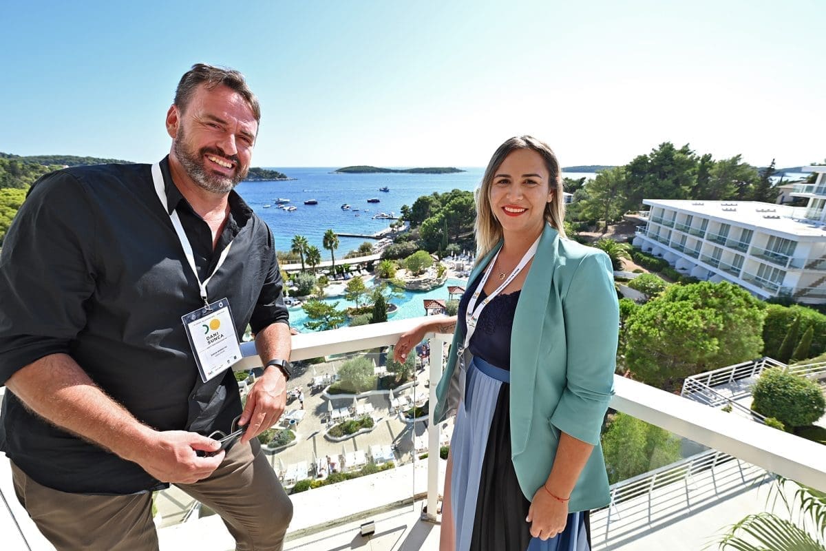 HOĆE LI DALMATINSKI OTOCI POSTATI IZVOZNICI STRUJE? "1.000 krovova s fotonaponskim ćelijama riješilo bi 40 posto energetske potrebe grada Hvara"