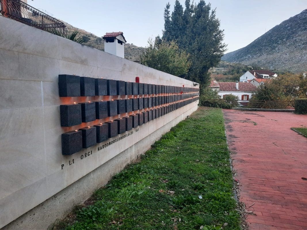 spomenik-zrnovnica (1)