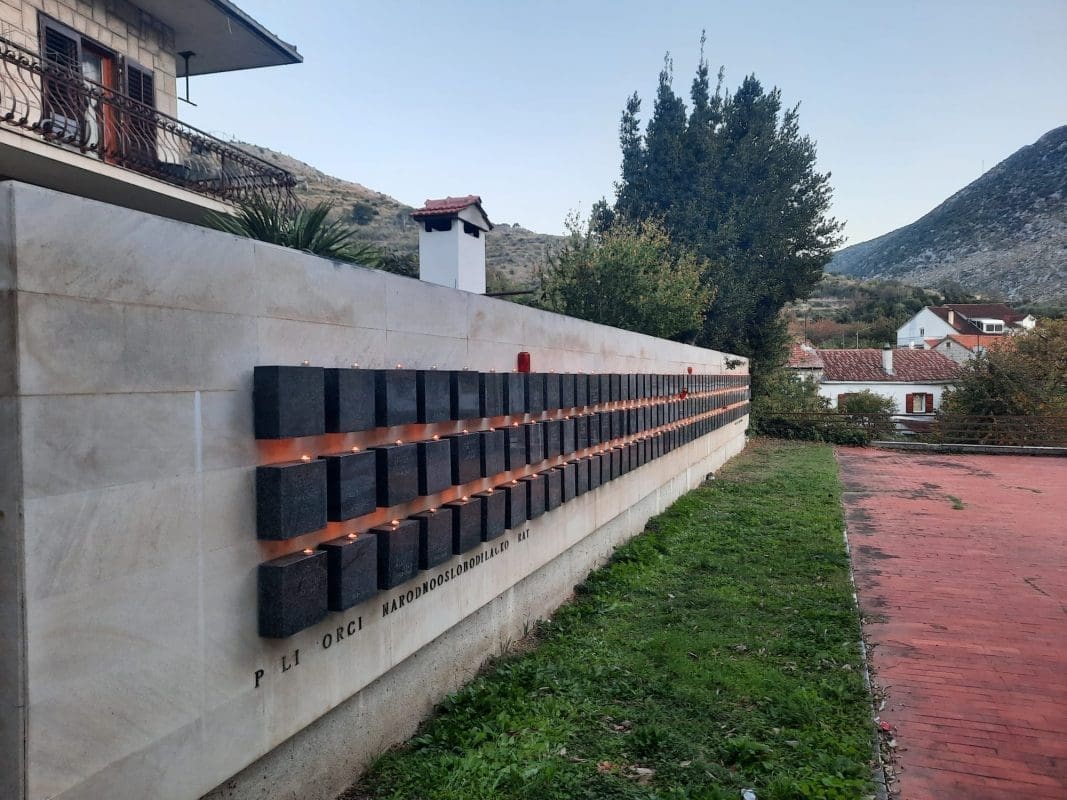 Netko se ipak sjetio: 158 lumina za poginule i stradale Žrnovčane