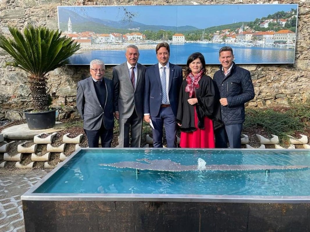 JELSA DOBILA SVOJ TRG U AUSTRIJSKOM GRADU Nikša Peronja: "Zaista je to bilo veliko iznenađenje za nas"