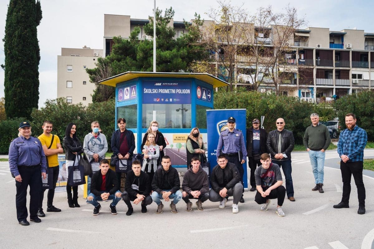 DAN LJUBAZNOSTI U PROMETU 2021. Gotovo 60 posto vozača nije stalo pješacima na pješačkom, nagrađeno deset onih koji jesu