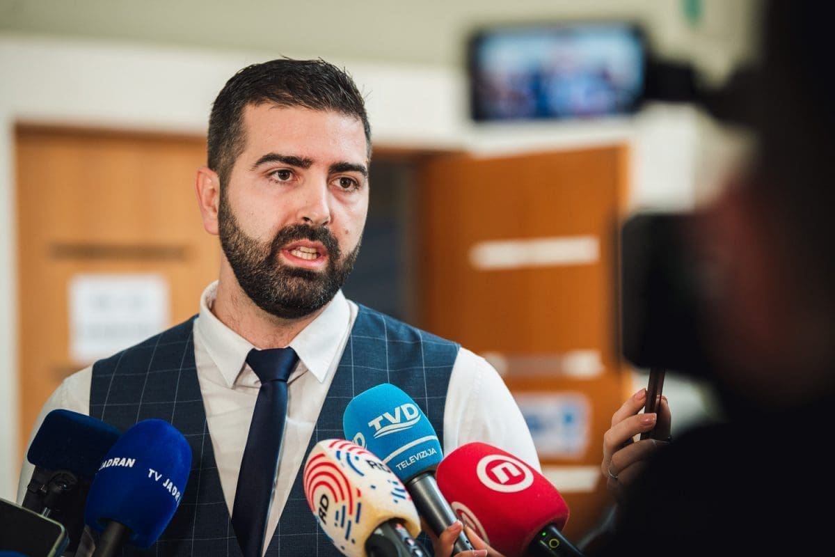 'RAT' NA DRUŠTVENIM MREŽAMA Matijević uzvraća udarac: "Bojane, moralna vertikalo, cura ti je došla u Banovinu isto bez natječaja"