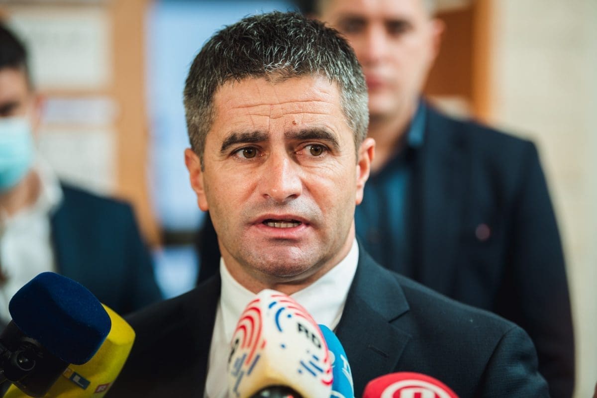 Oglasio se Mihanović: "Nadam se da u pet metara udaljenosti u Splitu nećemo imati Monako i Bejrut"