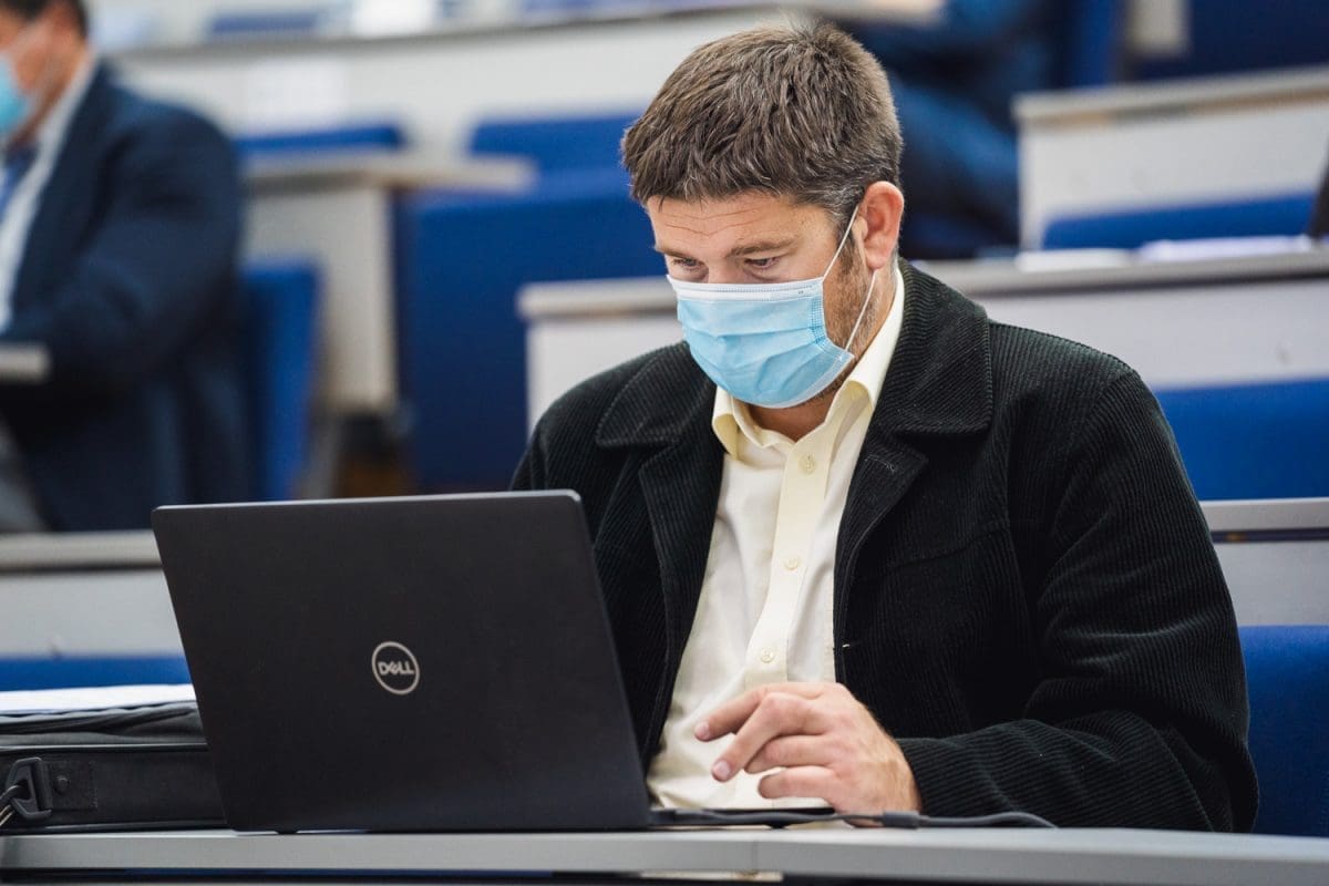 Mostovac Ante Popović tvrdi da se u jednoj školi u Dalmatinskoj zagori nezakonito upravlja: "Podnijet ću kaznenu prijavu, nanosite materijalnu i nematerijalnu štetu"