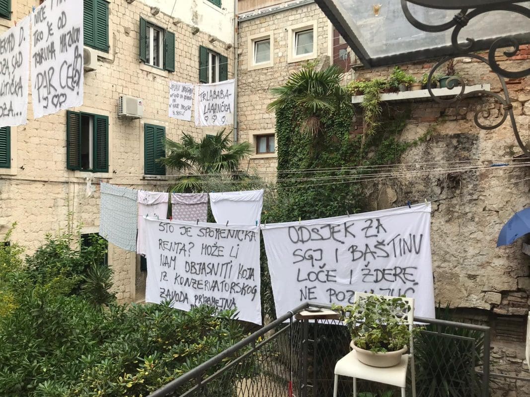 (FOTO) GET OSVANUO PUN TRANSPARENATA "Nekad Dnevna doza, sad politička boza"