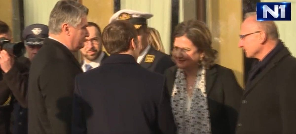 POŠTUJU LI SE MJERE? Macronova pratnja nosi maske, Milanovićevi uzvanici – ne