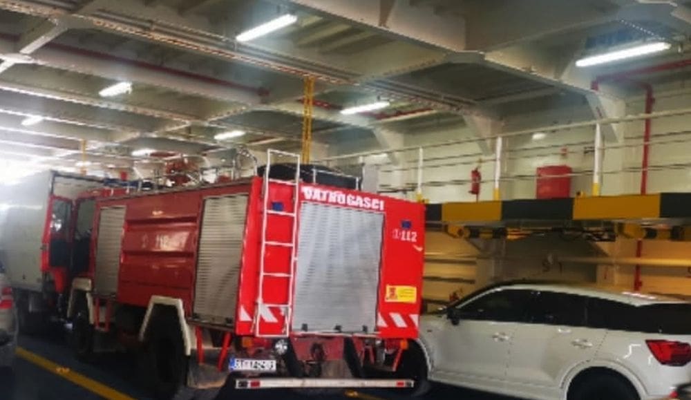 Brački vatrogasci "spasili" kolege iz Podstrane: "Dogodila im se havarija na kamionu. Situacija je tražila hitnu reakciju"