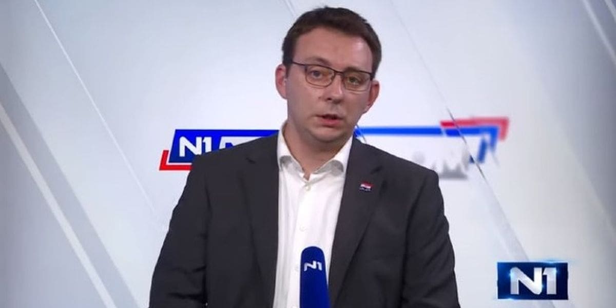 Na današnji dan ubijen Siniša Glavašević, njegov sin objavio dirljivu poruku: "Mijenjao bih njegovo herojstvo za sve suze moje mame i bake"