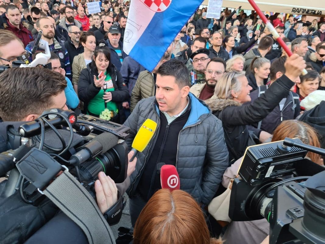 GRMOJA S PROSVJEDA: "Beroš i ekipa su bili superheroji čija se politika nije smjela propitkivati"