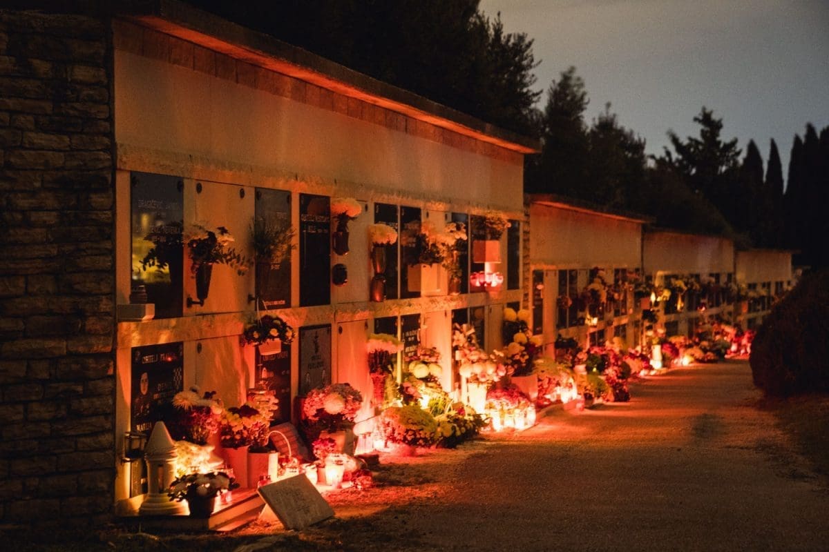 SPLIĆANI NEMAJU IZBORA Jedna je odluka obiteljima preminulih od korone u ovom gradu uzrokovala nemali problem. Evo o čemu se radi...