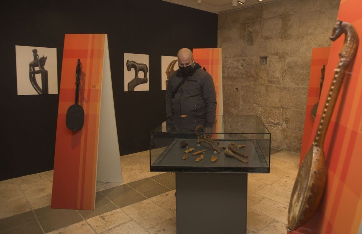 Izložba Veličina skromnosti – Tradicijski korijeni u kiparstvu Petra Smajića