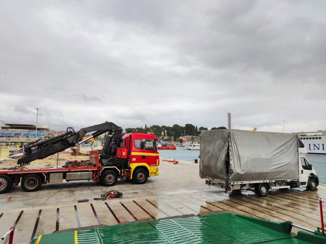 kamion-izvlacenje-split-luka(1)