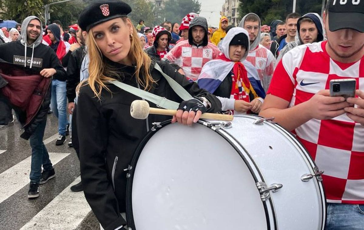 PRIVUKLA JE PAŽNJU Svi se pitaju tko je bubnjarka koja je predvodila korteo