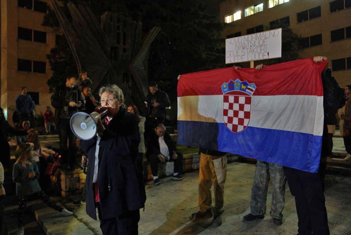 PROSVJED U SPLITU Liječnica: "Testiranje može ubiti čovjeka! Moramo ih srušiti, neće nas biti"