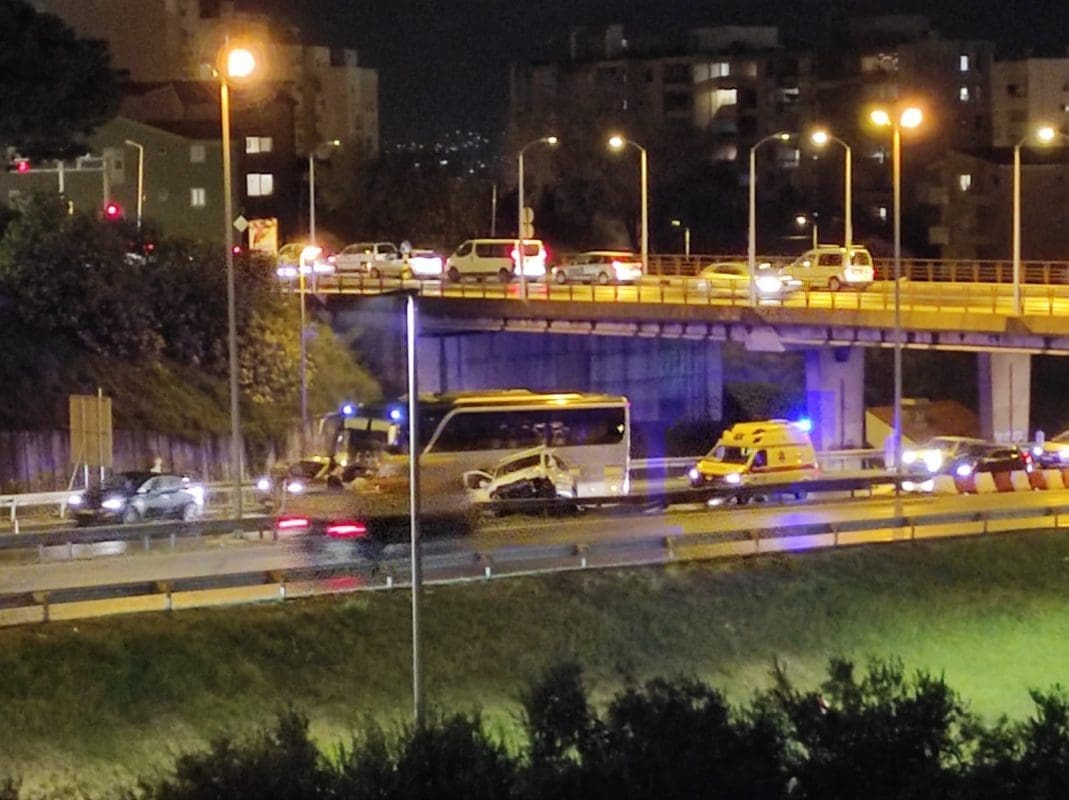 prometna-nesreca-split-autobus-auto(1)