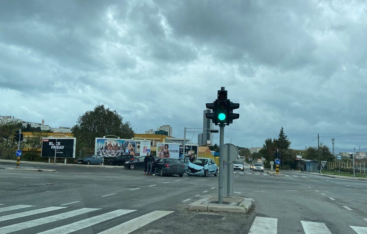 ‘SKRŠILI’ SE NA RASKRIŽJU Prometna nesreća u Splitu, jedna osoba završila u bolnici