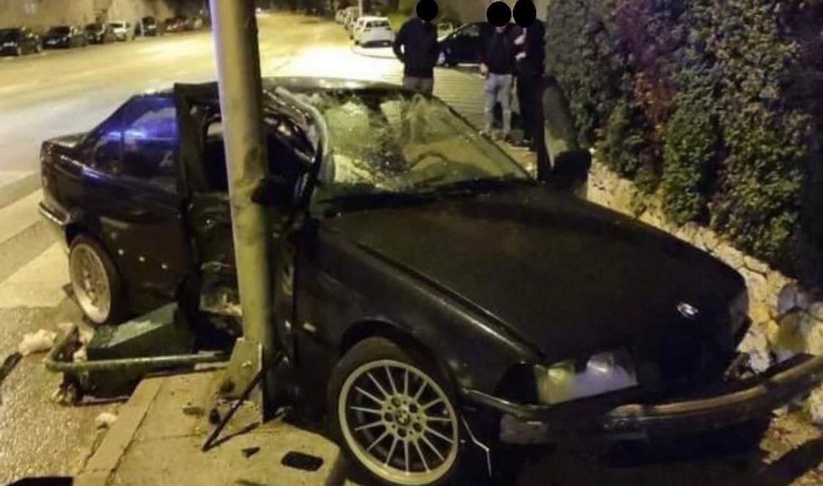 TREĆE SLIJETANJE S CESTE U SPLITU Vozio BMW Velebitskom, pa se "zalijepio" u rasvjetni stup