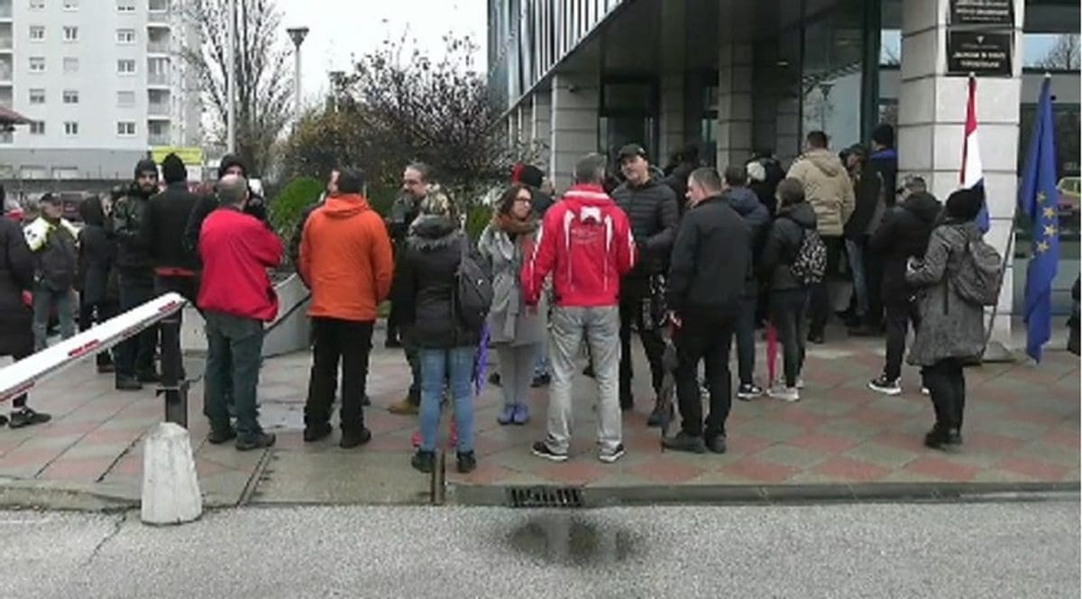 VJEROUČITELJ I AKTIVIST NAJAVIO ŠTRAJK GLAĐU: "Meni je ambicija postati predsjednik EK kako bih pijan mogao štipkati premijera"