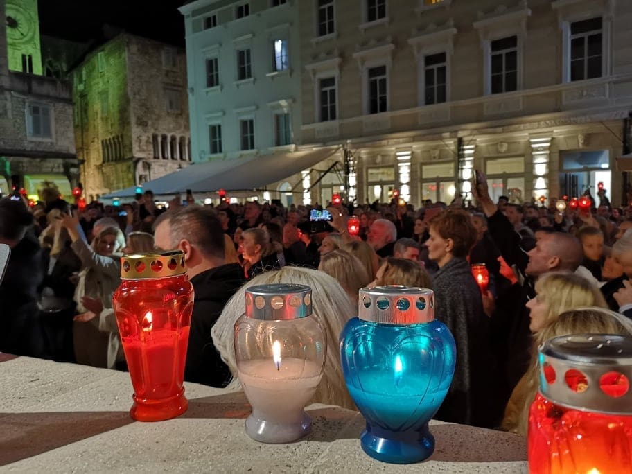 PROSVJEDNICI ŽESTOKO IZVIŽDALI PULJKA: "157 djelatnika Banovine se ne želi cijepiti"