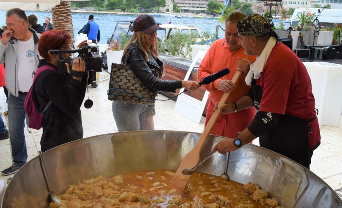 HVAR Prezentirana sinjska gastronomska ponuda u sklopu manifestacije Peškafondo & Big game fishing 2021.