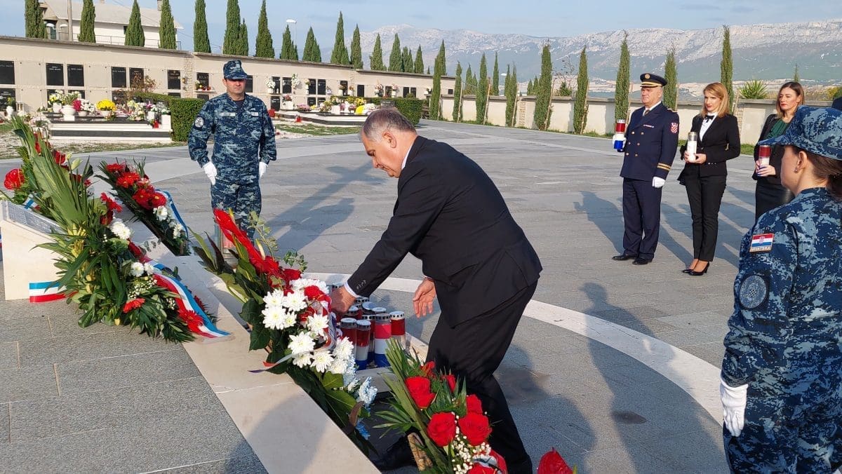 ŽUPANIJA I GRAD ZA VUKOVAR Župan Boban: Jako je važno da se sjećamo ovih datuma"