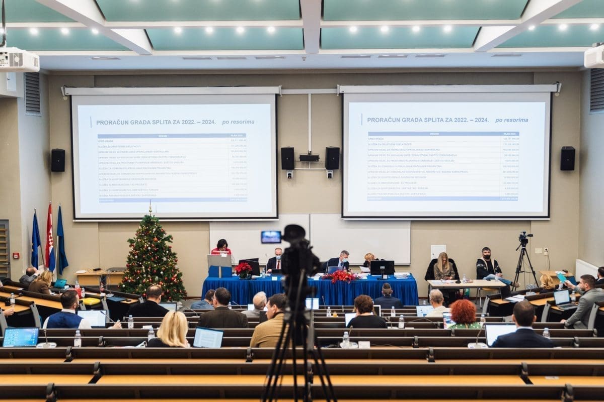 KRAJ MARATONSKE SJEDNICE Dugotrajna rasprava o Pazaru. Evo što su izrekli splitski vijećnici